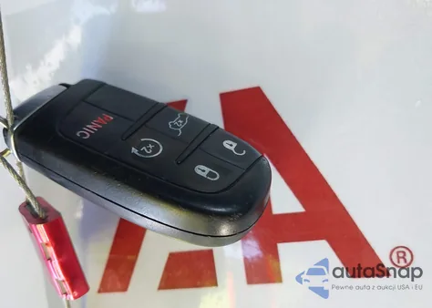 2016 Jeep Grand Cherokee Overland z USA, uszkodzony, nr VIN 1C4RJECG2GC321105